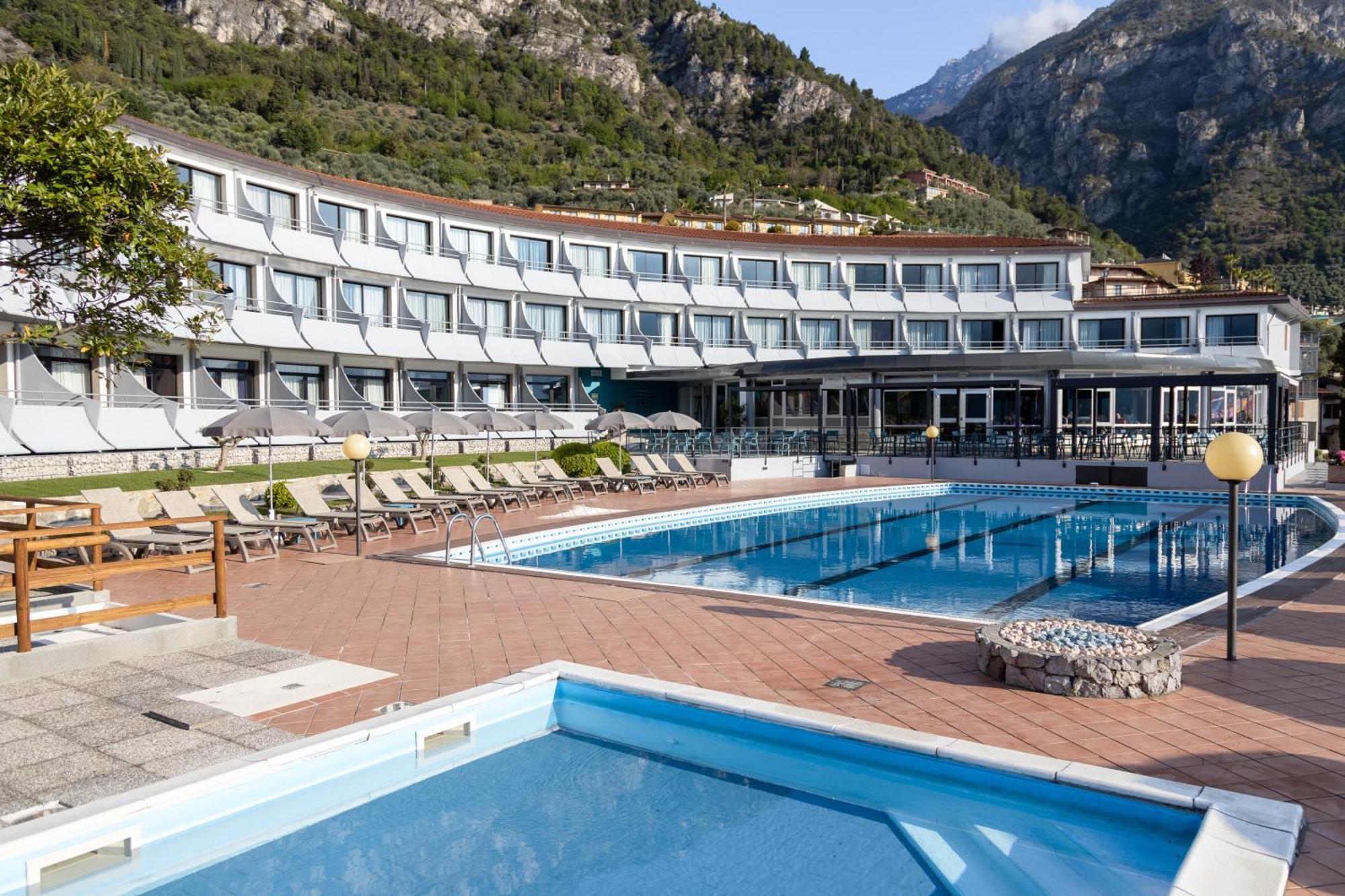 Aria Life Hotel Лимоне-суль-Гарда Экстерьер фото