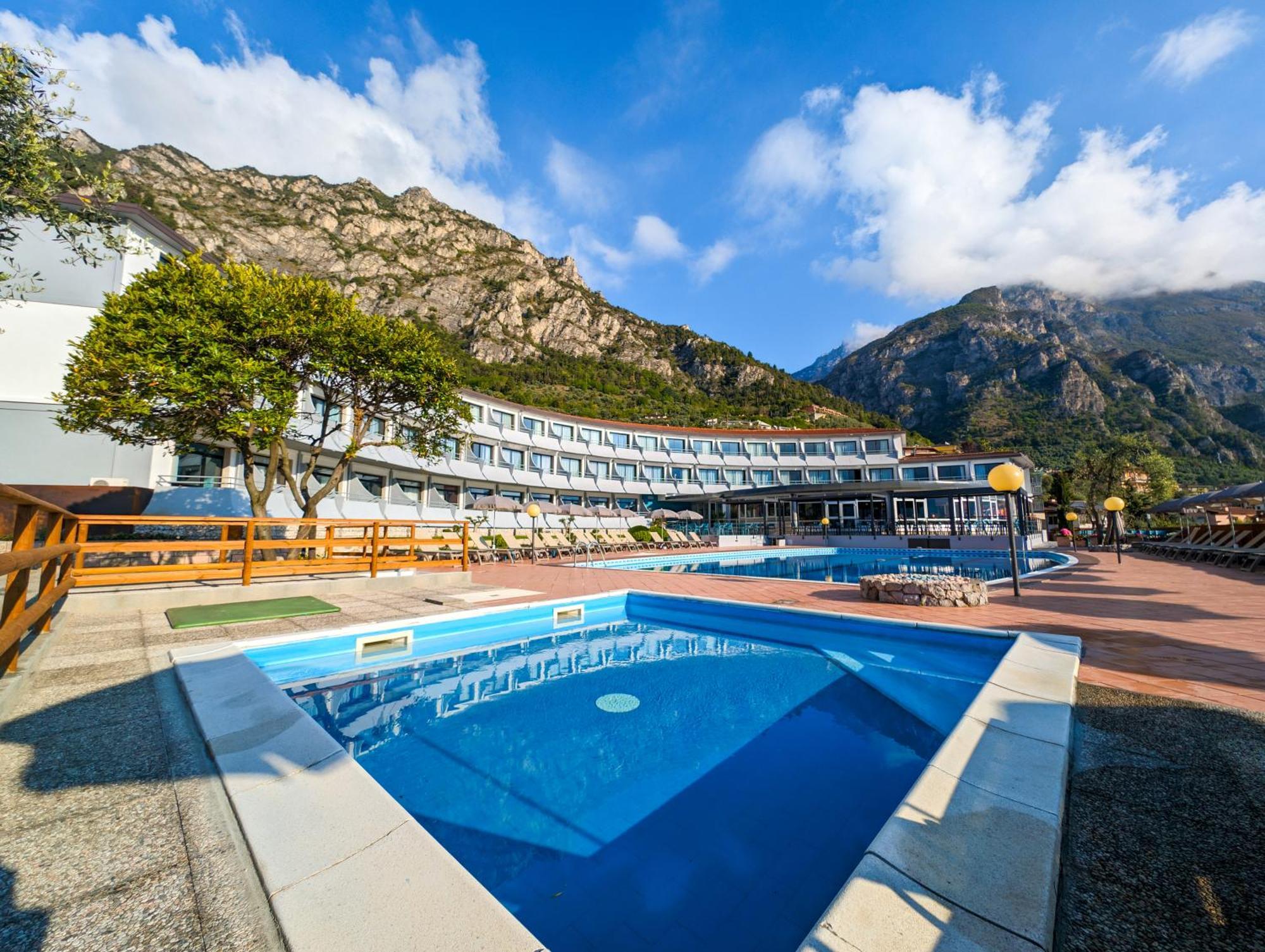 Aria Life Hotel Лимоне-суль-Гарда Экстерьер фото